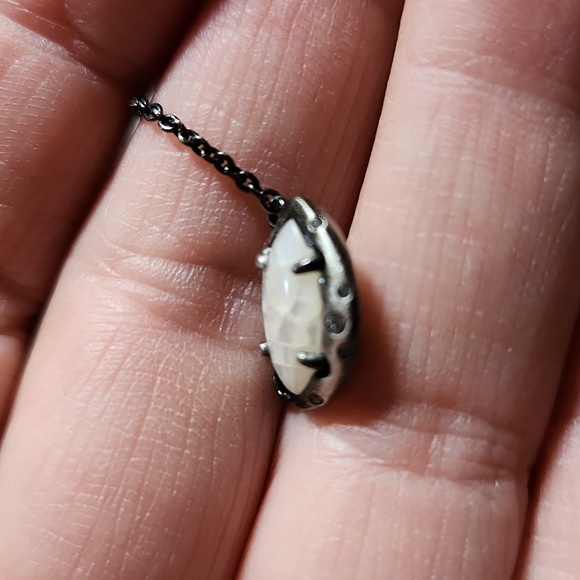 Kendra Scott bronze tone with mother of pearl setting - Picture 11 of 11